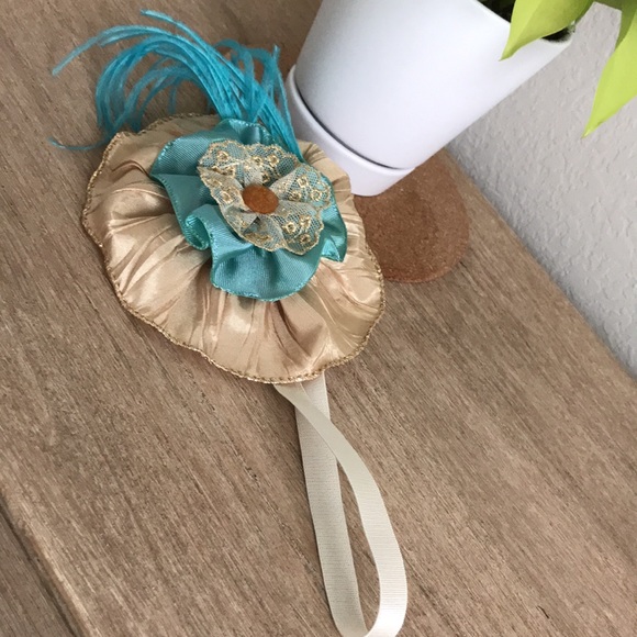 Beautiful and sophisticated hand made headband. - Picture 3 of 3